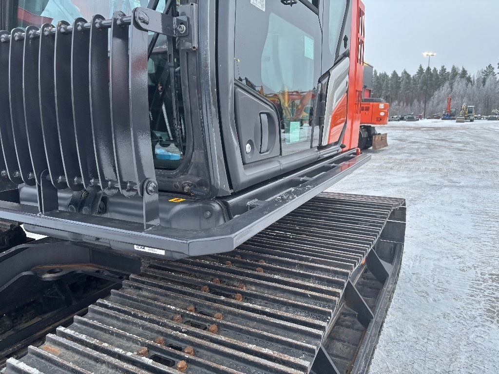 Hitachi ZX 135 US-7 / HW-Metsäalusta, Rasvari, Stage V kuva 13