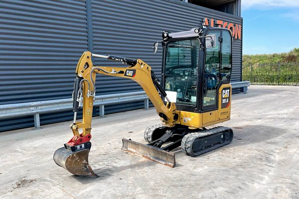 Mini-pelle Caterpillar 301.6-05 A — occasion 2019, 1 302 h