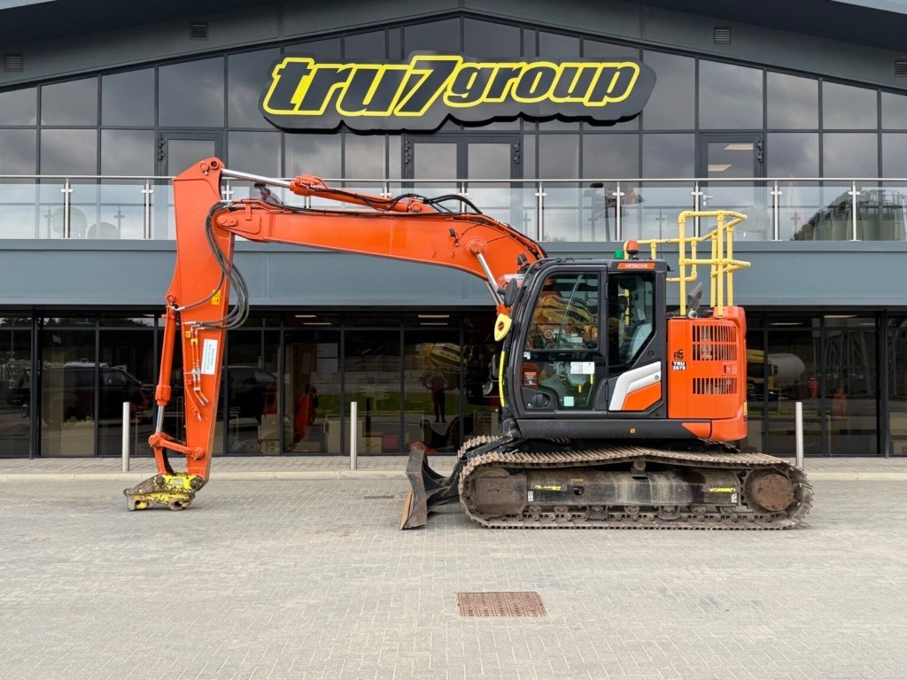 Hitachi ZX135USBL-7