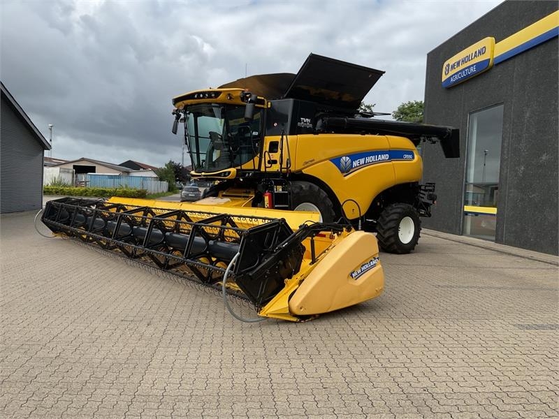 New Holland CR9.90