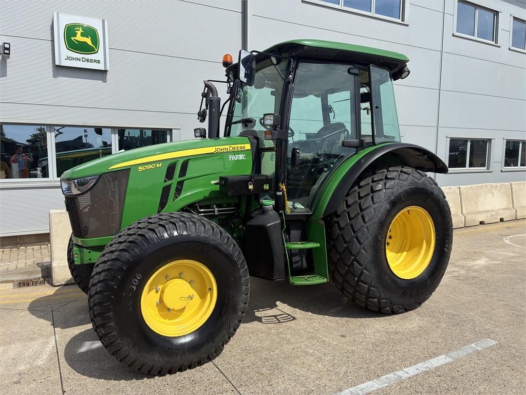 John Deere 5090M