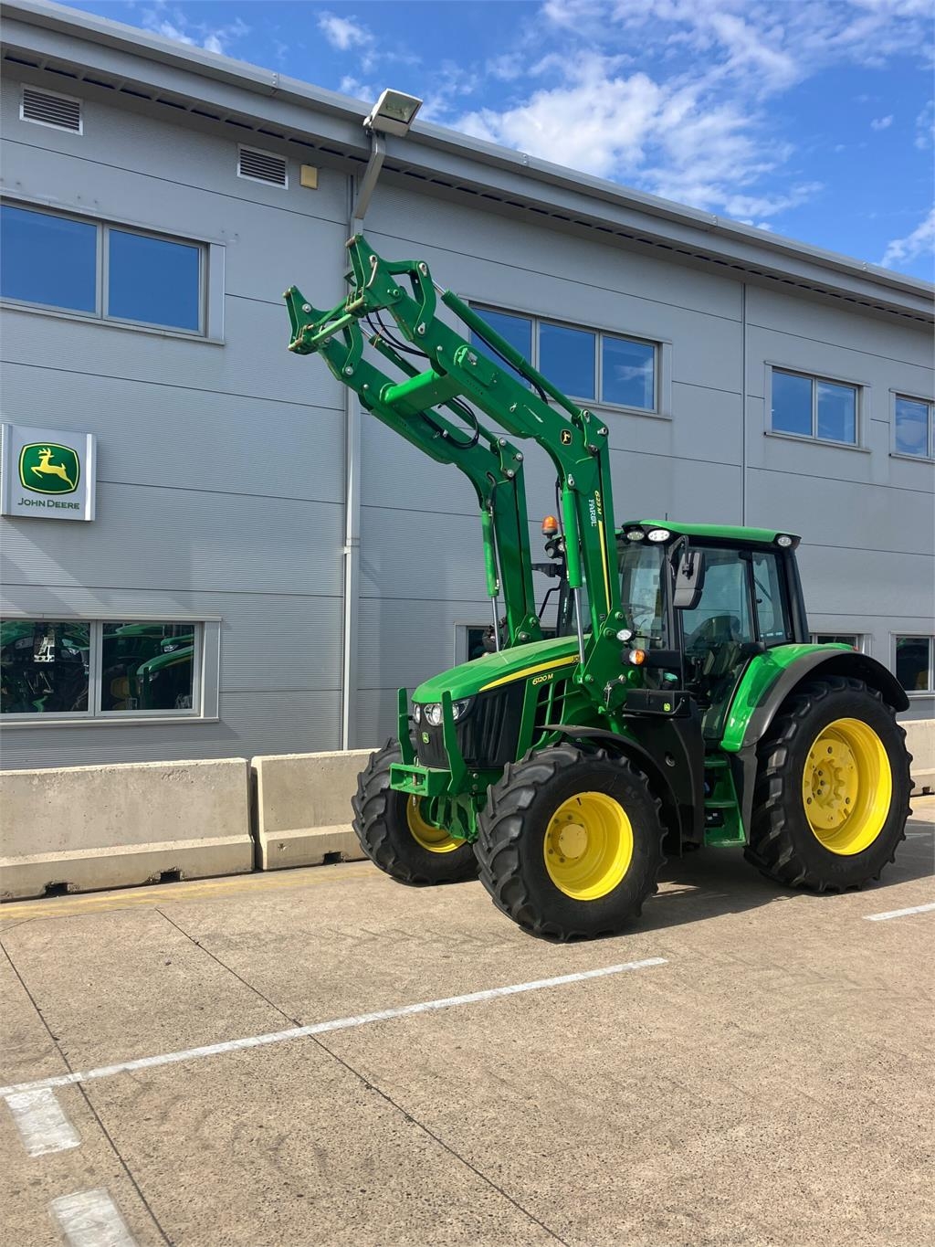 John Deere 6120M