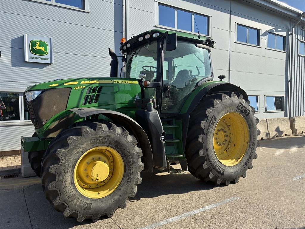 John Deere 6215R