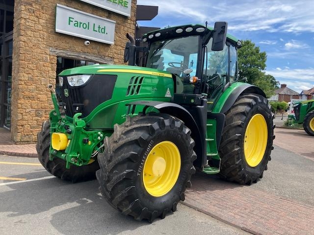 John Deere 6215R