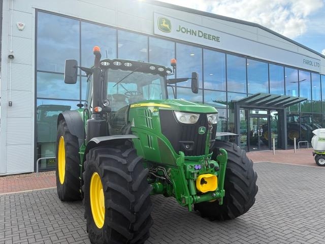 John Deere 6215R