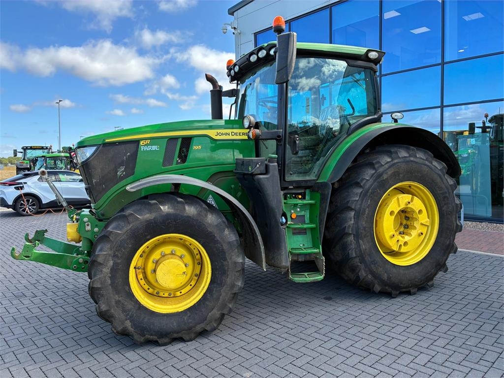 John Deere 6R 195
