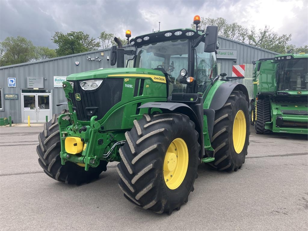 John Deere 6R 215