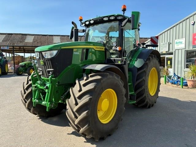 John Deere 6R 215