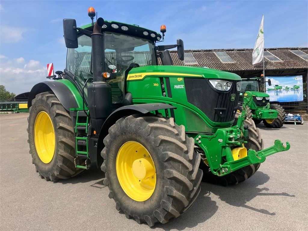 John Deere 6R 250