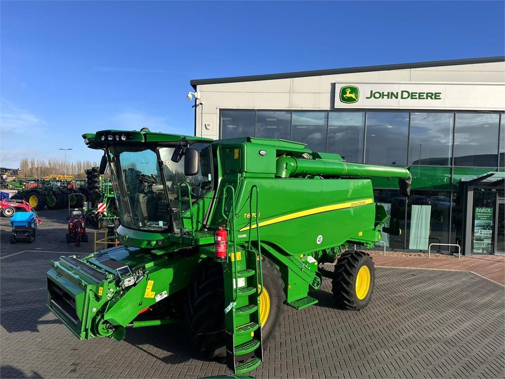 John Deere T670i