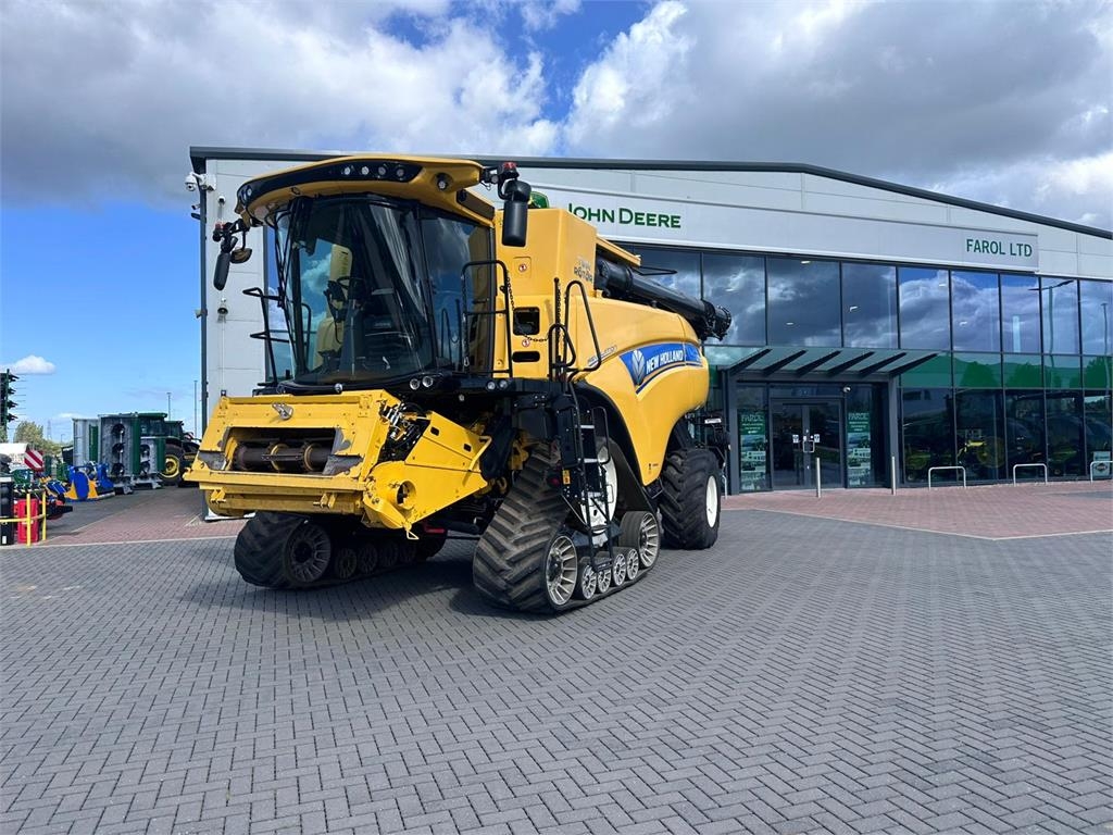 New Holland CR9.90