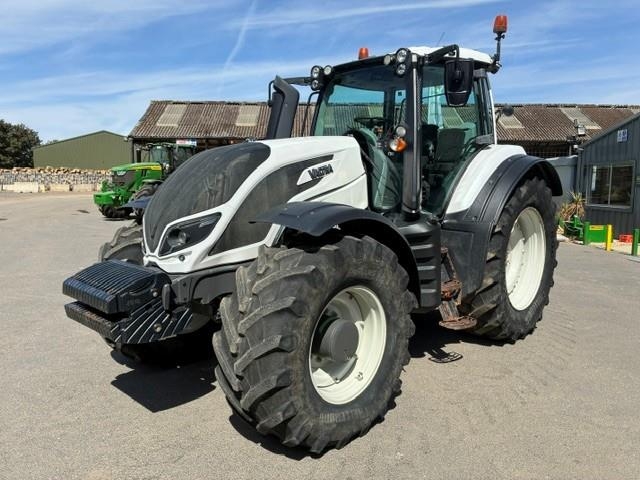 Valtra T214