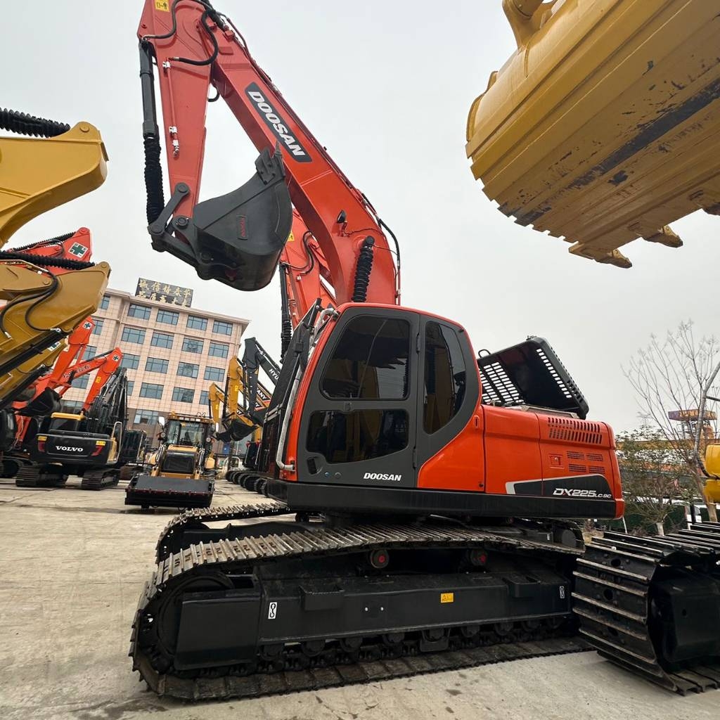 Pelle sur chenilles Doosan DX225LC-9C — occasion 2024, 500 h
