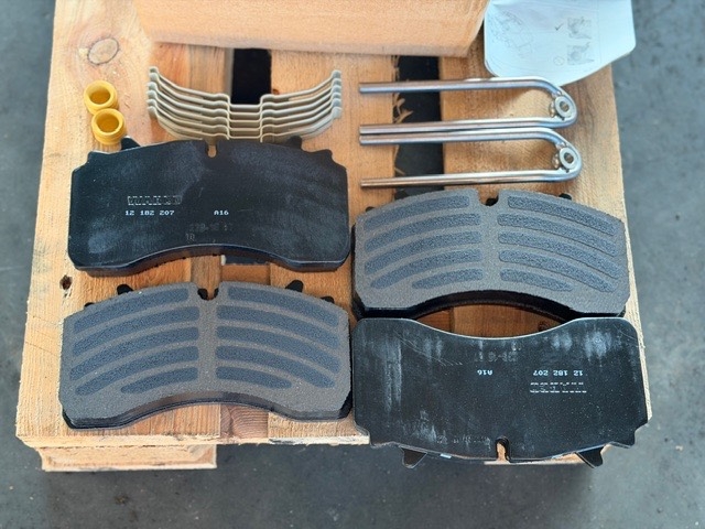 Liebherr Brake pad set (4 pieces) 10326494 Liebherr