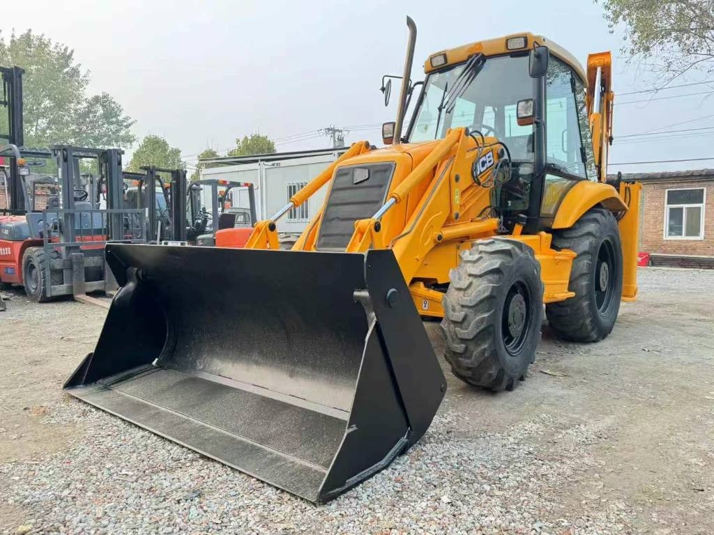 Tractopelle JCB 3 CX made in UK — occasion 2021, 1 200 h