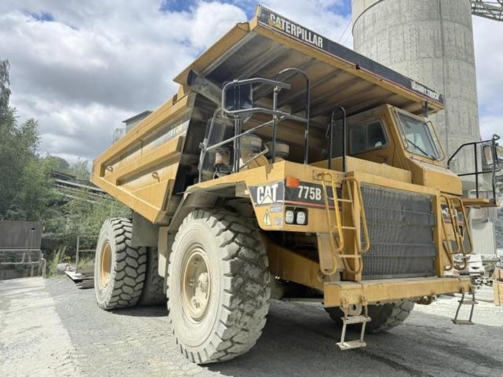 Tombereau rigide Caterpillar 775B — occasion 2009, 9 880 h