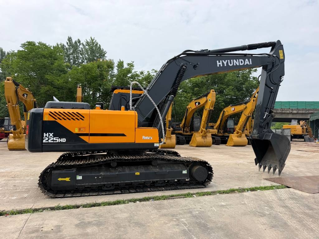 Pelle sur chenilles Hyundai HX 225 HD — occasion 2020, 2 400 h