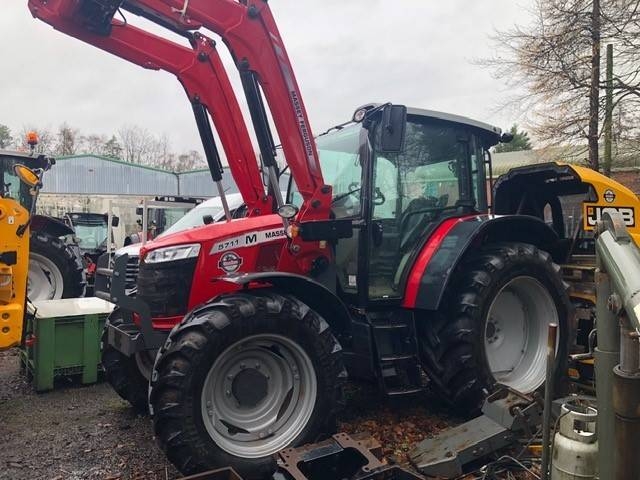 Massey Ferguson 5711M CAB