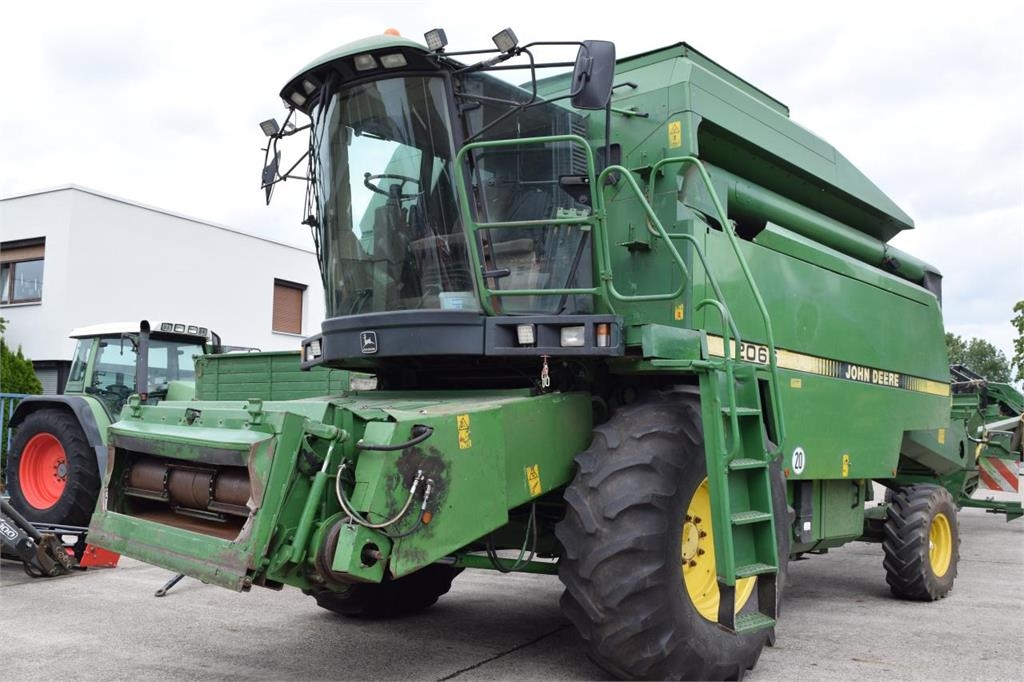 John Deere 2066