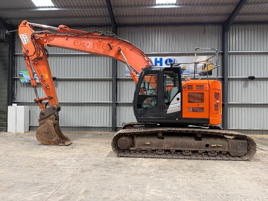 Pelle sur chenilles Hitachi ZX 225 US LC-6 — occasion 2019, 8 558 h