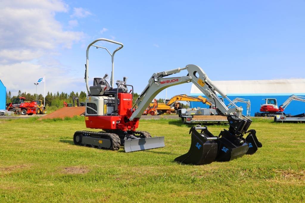 Mini-pelle Takeuchi TB210R — occasion 2025