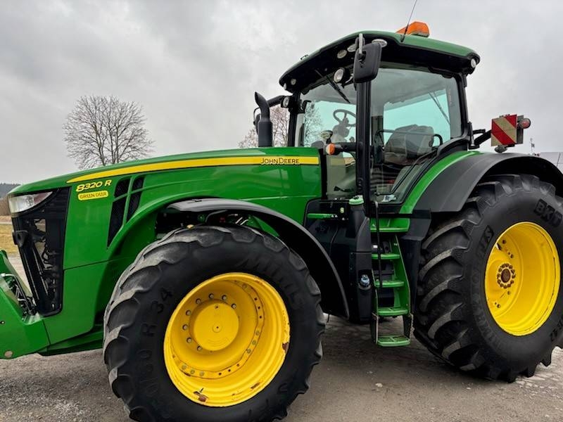 John Deere 8320 R