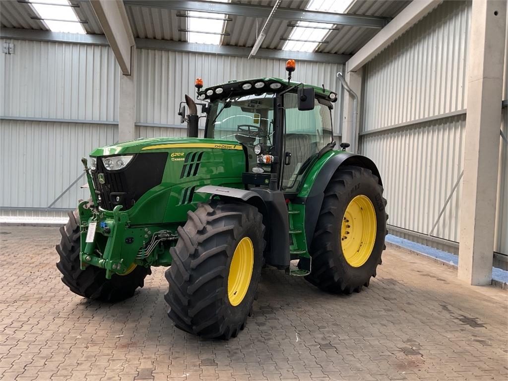 John Deere 6210R