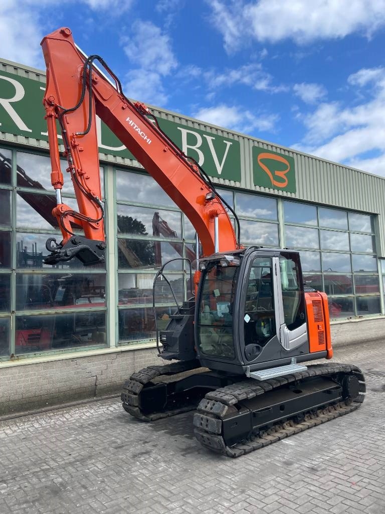 Hitachi ZX135 US-3