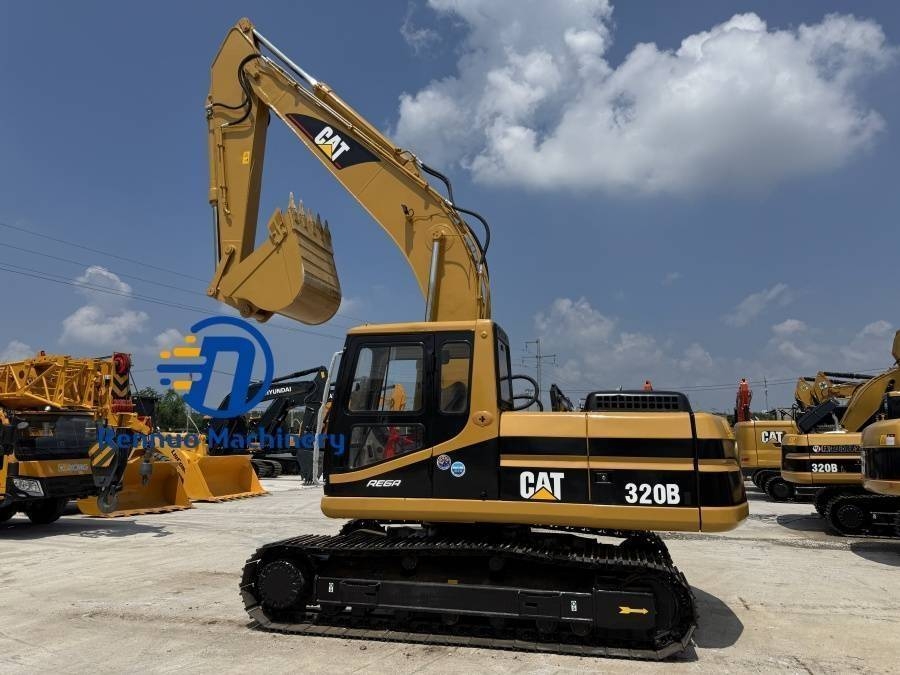 Pelle sur chenilles Caterpillar 320B — occasion 2023, 890 h