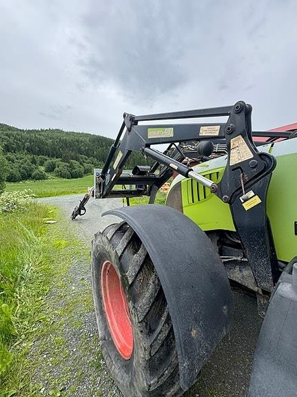 CLAAS Ares 697