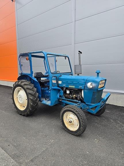 Ford Dexta 2000