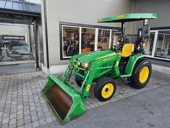 John Deere 3038E