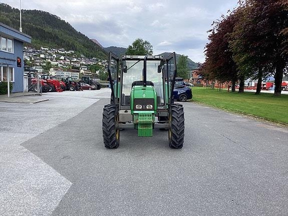 John Deere 3200
