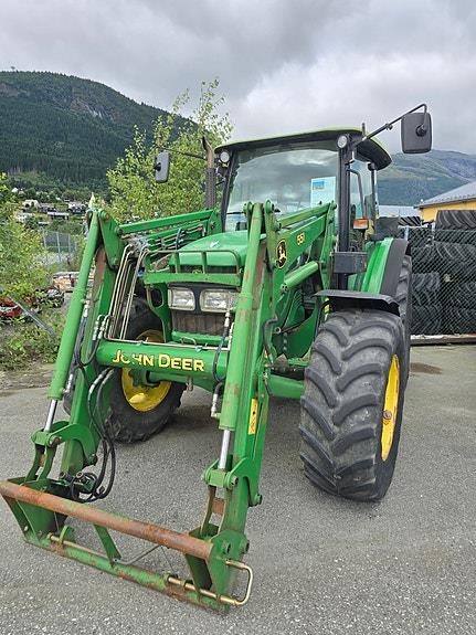 John Deere 5820