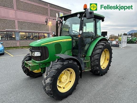 Tracteur agricole John Deere 5820 — occasion 2007, 4 055 h