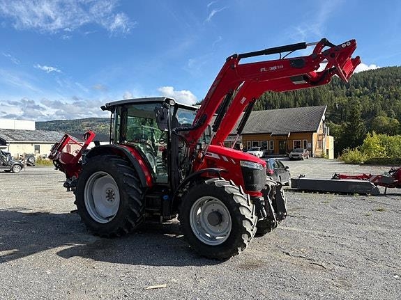 Massey Ferguson 5711