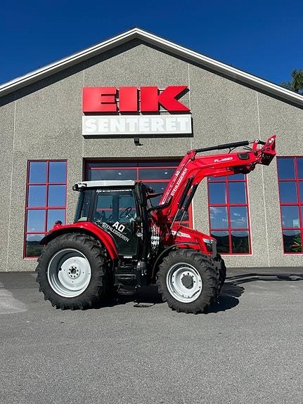 Massey Ferguson 5712S