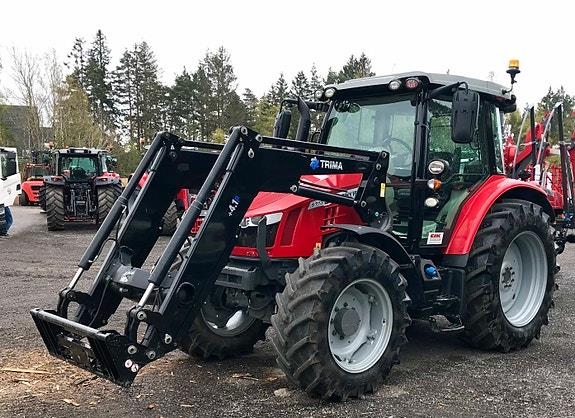 Massey Ferguson 5713S Efficient med Trima 4.1P laster