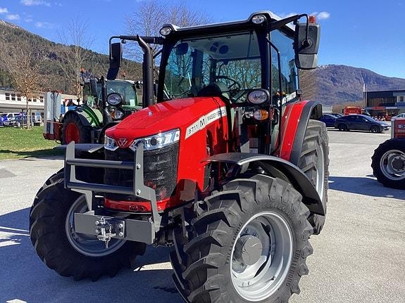 Massey Ferguson MF 5711M