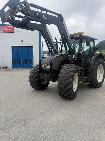 Valtra N142V – Velholdt traktor med LS-hydraulikk