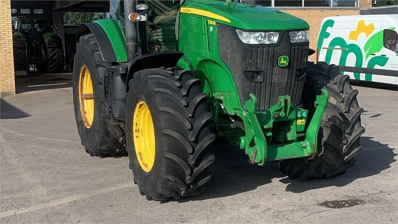 John Deere 7230R
