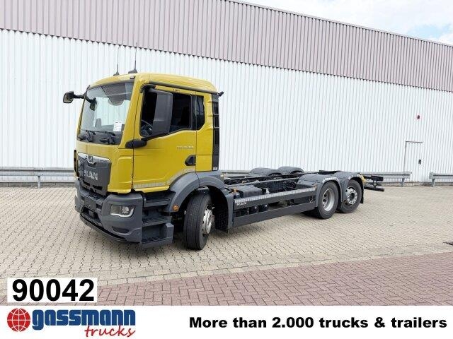 Châssis-cabine MAN TGS 26.360/400 6x2-4 LL CH, Lenkachse, ADR, Navi — occasion 2024