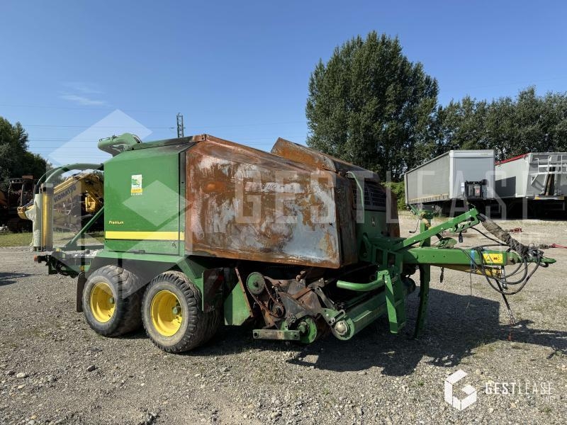 John Deere 744