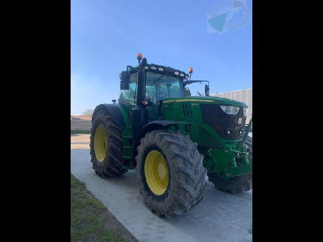 John Deere 6215R