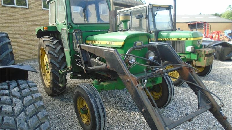 John Deere 2130