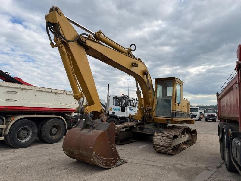 CAT 225B