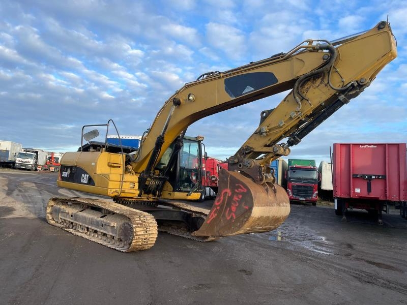 CAT 323D