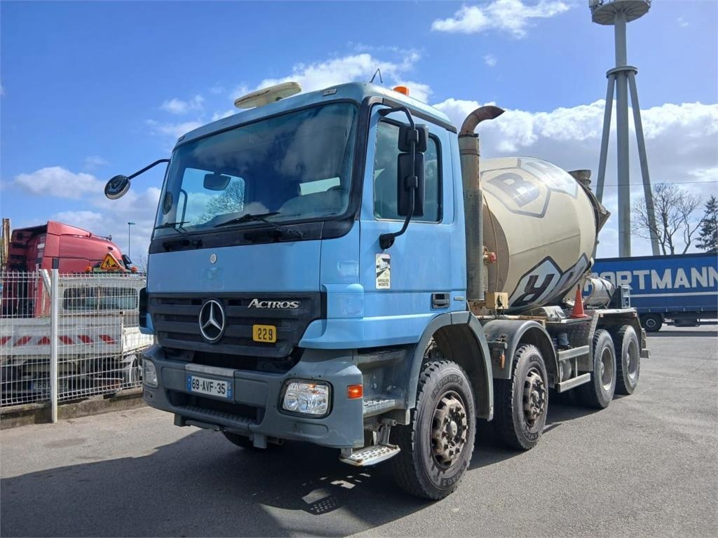 Mercedes-Benz Actros 3236