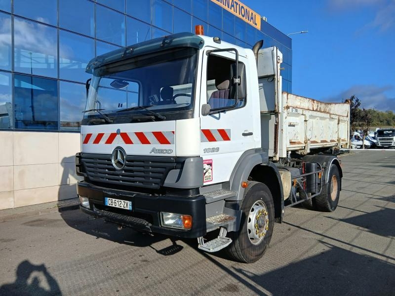 Camion benne Mercedes-Benz Atego 1828 — occasion 2002