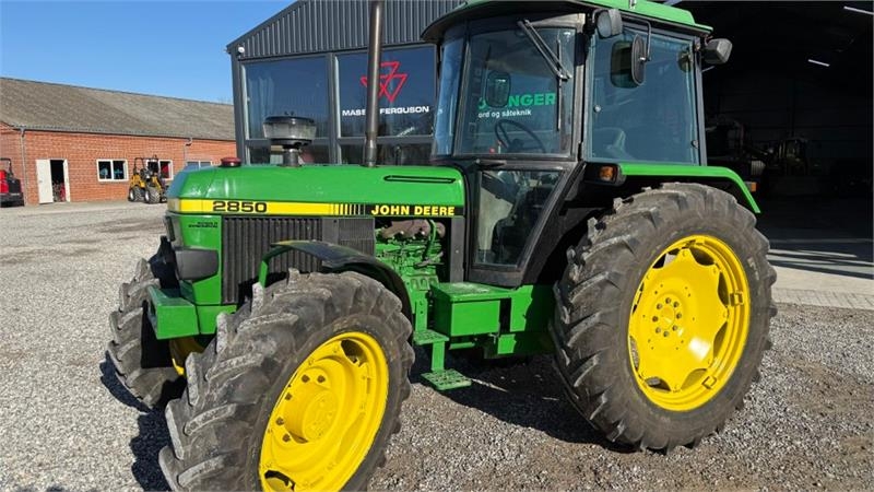 John Deere 2850 4 WD.